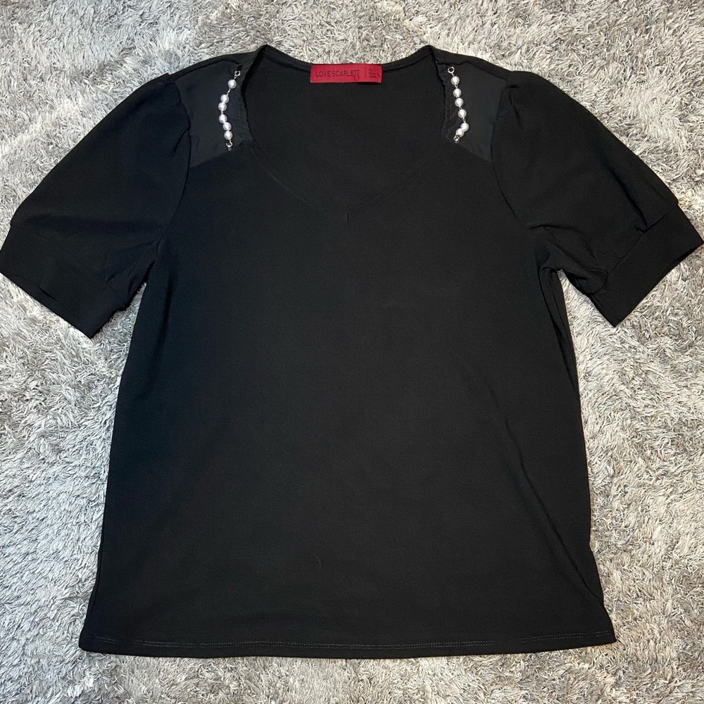 (NWT)Love Scarlett Black Top w/ Pearl Accents. Sz. PS